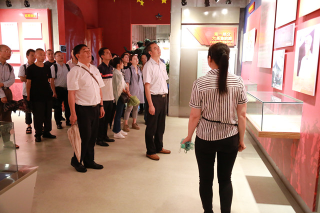 公司組織廣大黨員干部和職工赴邛崍紅軍長征紀念館開展“我和我的祖國”群眾性宣傳教育活動